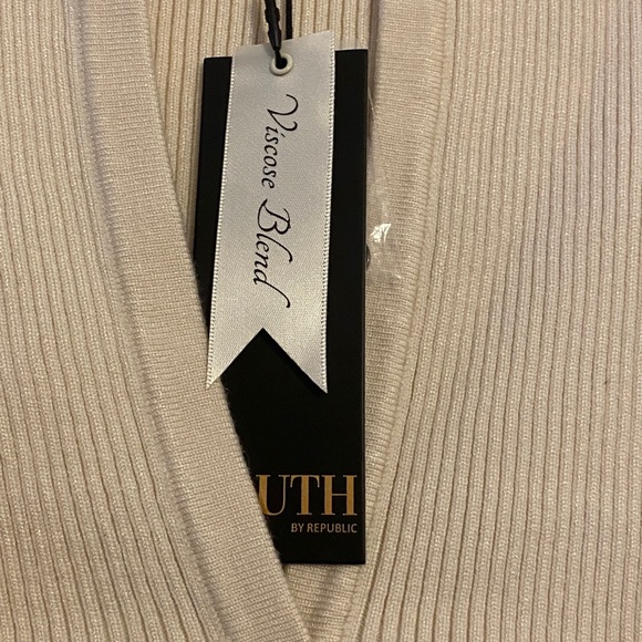 Truth by Republic Cream Ribbed Collared Sweater Size S NWT - Picture 11 of 15